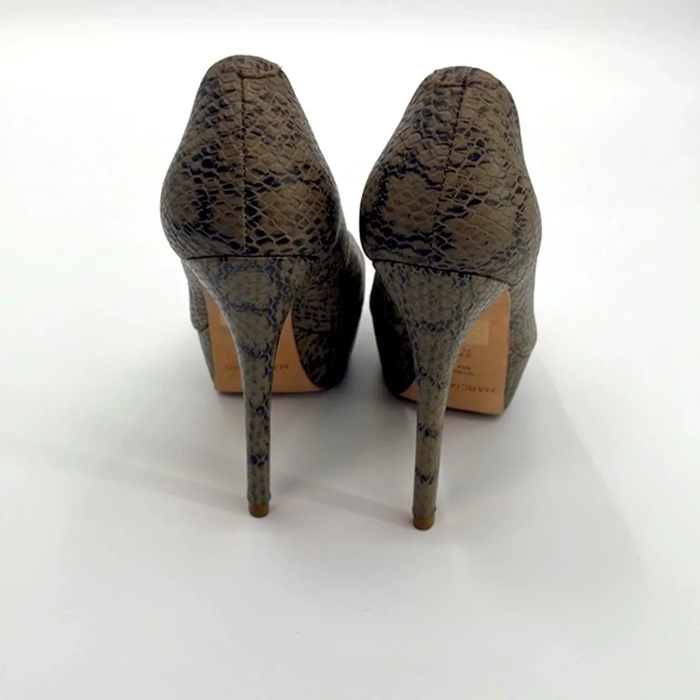 UEC Marciano tan & black snake print platform shoes size 7 with box